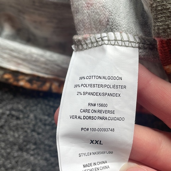 NWT Rewind Floral Sage Green Botton Top ~ HP 🎉 - Picture 8 of 8